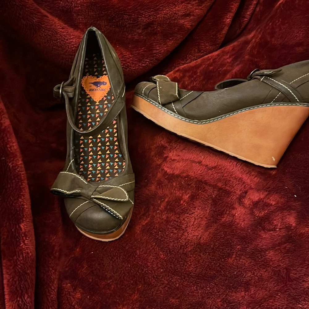 Rocket Dog Brown Mary Jane w/bow on Toe Size 9 Wedge 3-1/2” Heel. Nubuck